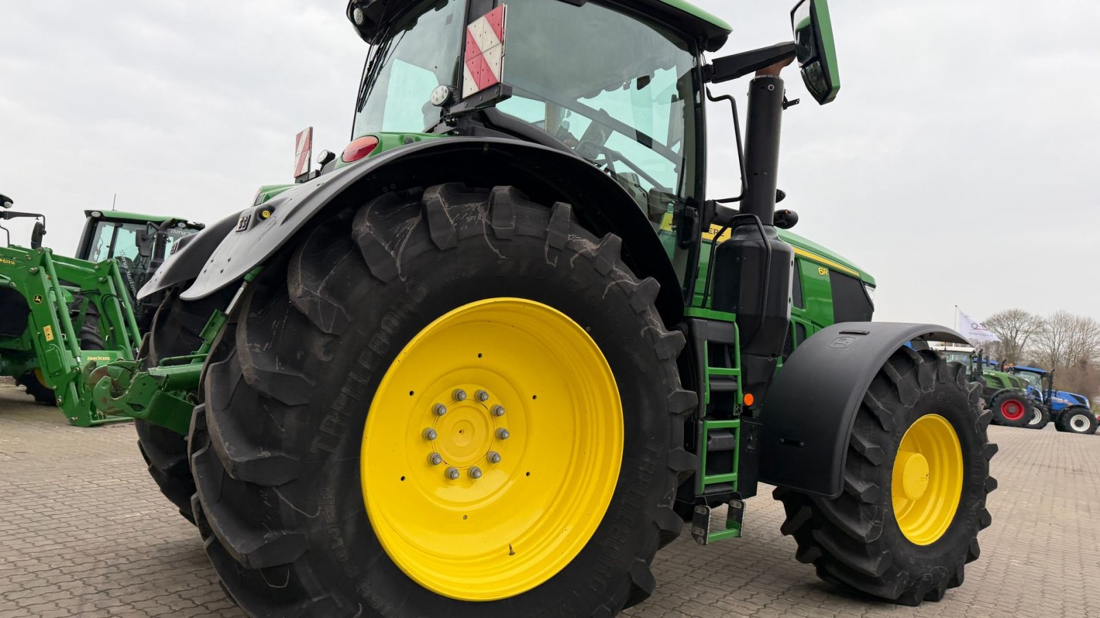 Traktor tip John Deere 6R250 KUN 2800 TIMER! MED FRONT PTO OG COMMANDPRO!, Gebrauchtmaschine in Nørager (Poză 12)
