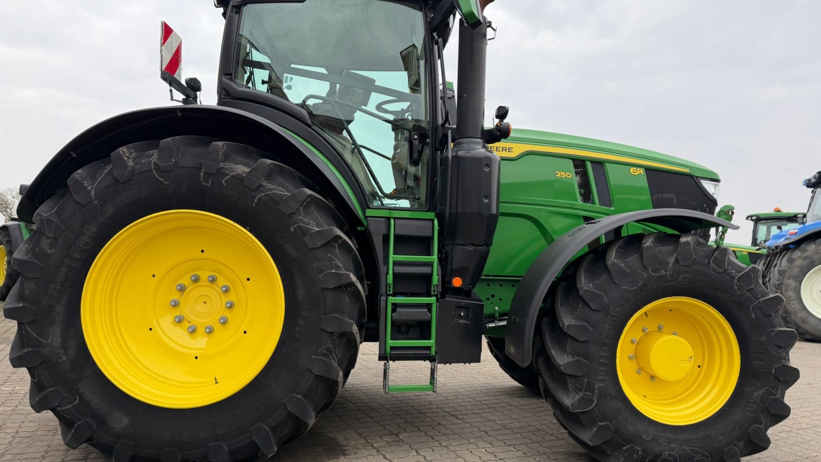 Traktor tip John Deere 6R250 KUN 2800 TIMER! MED FRONT PTO OG COMMANDPRO!, Gebrauchtmaschine in Nørager (Poză 11)