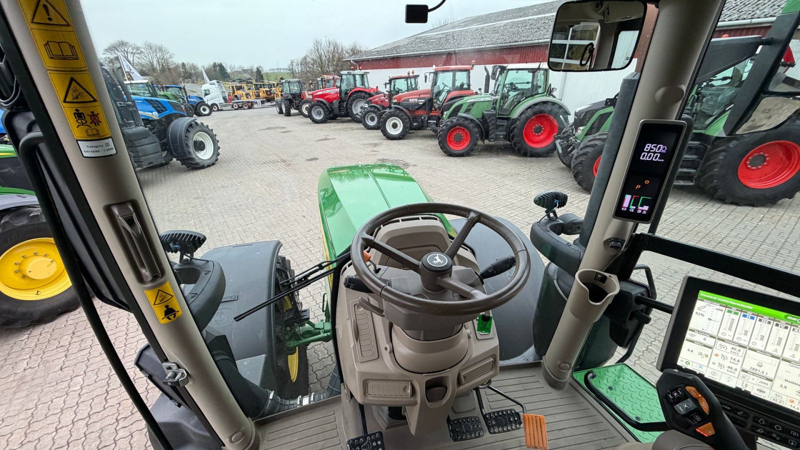 Traktor tip John Deere 6R250 KUN 2800 TIMER! MED FRONT PTO OG COMMANDPRO!, Gebrauchtmaschine in Nørager (Poză 20)