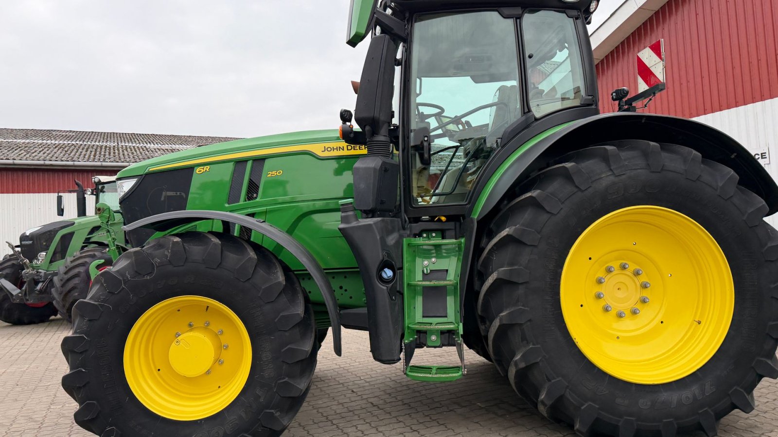 Traktor tip John Deere 6R250 KUN 2800 TIMER! MED FRONT PTO OG COMMANDPRO!, Gebrauchtmaschine in Nørager (Poză 3)