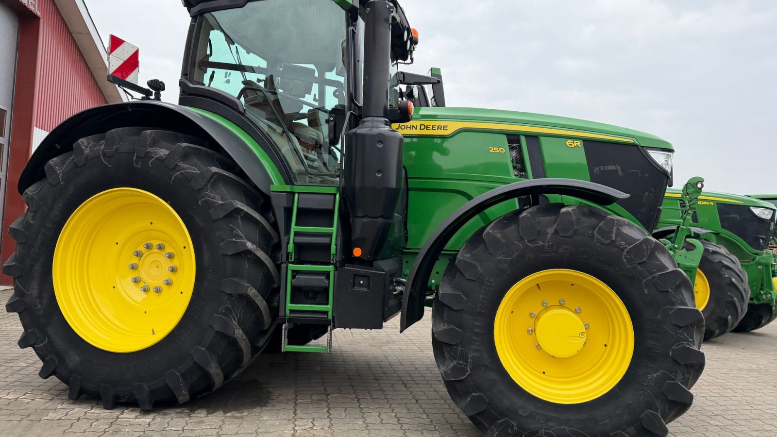 Traktor tip John Deere 6R250 KUN 2800 TIMER! MED FRONT PTO OG COMMANDPRO!, Gebrauchtmaschine in Nørager (Poză 10)