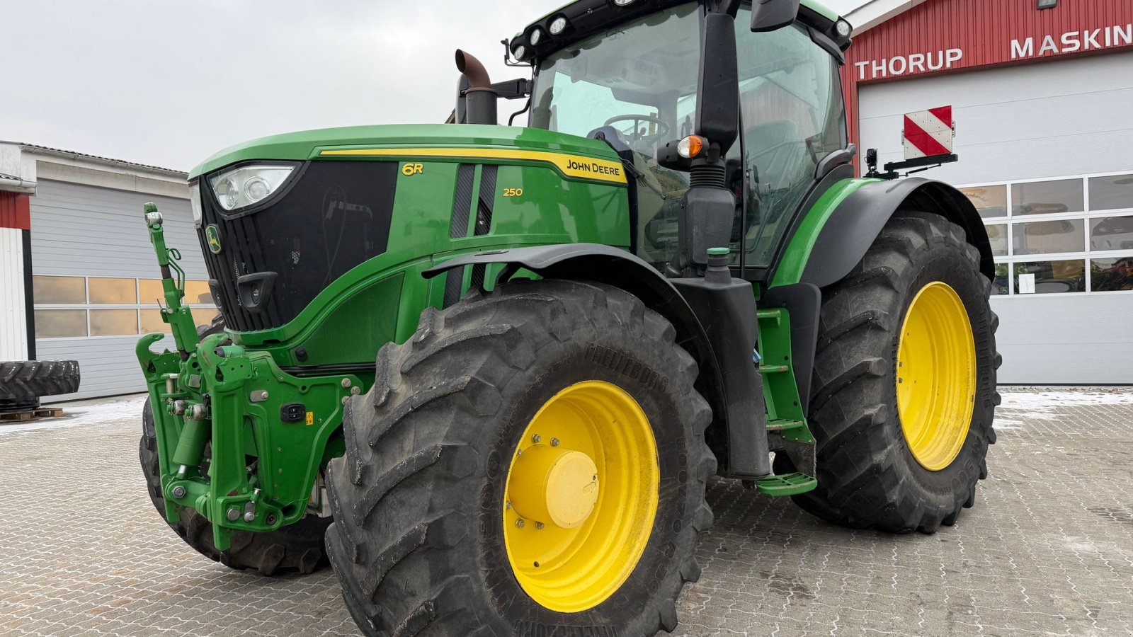 Traktor van het type John Deere 6R250 KUN 3900 TIMER!, Gebrauchtmaschine in Nørager (Foto 1)