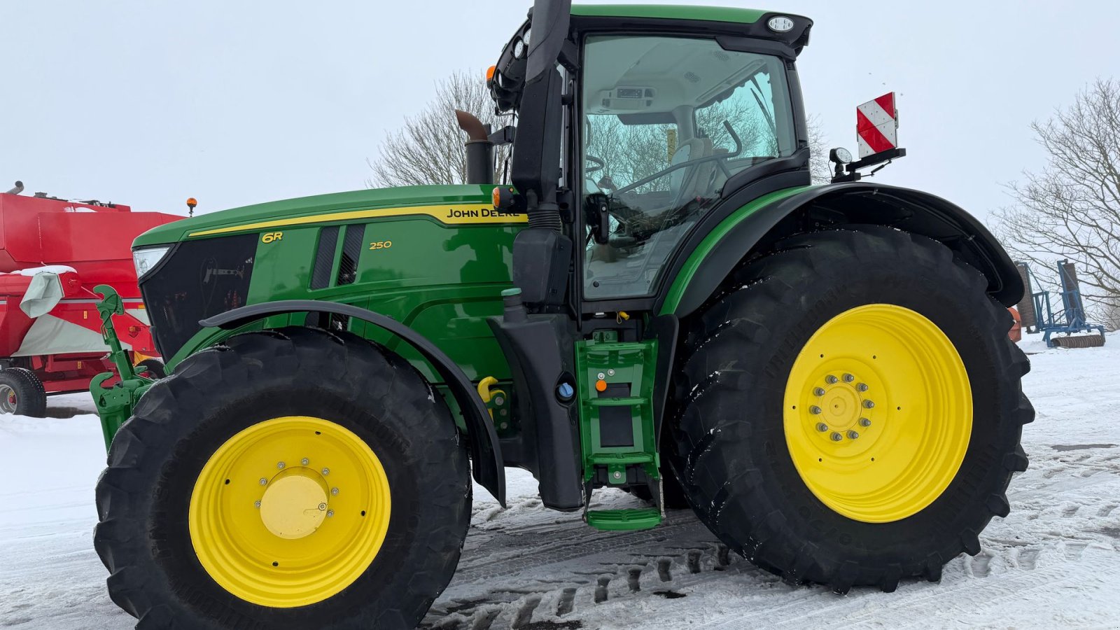 Traktor of the type John Deere 6R250 KUN 3900 TIMER!, Gebrauchtmaschine in Nørager (Picture 3)