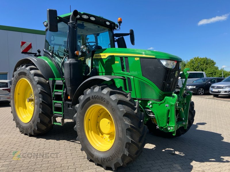 Traktor van het type John Deere 6R250 mit FKH/ CommandPro/ Garantie bis 02.2027, Gebrauchtmaschine in Jahnatal (Foto 2)