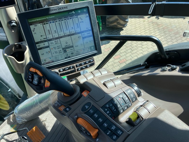 Traktor van het type John Deere 6R250 mit FKH/ CommandPro/ Garantie bis 02.2027, Gebrauchtmaschine in Jahnatal (Foto 11)