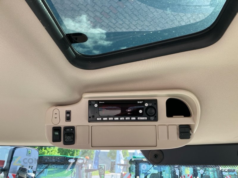 Traktor van het type John Deere 6R250 mit FKH/ CommandPro/ Garantie bis 02.2027, Gebrauchtmaschine in Jahnatal (Foto 13)