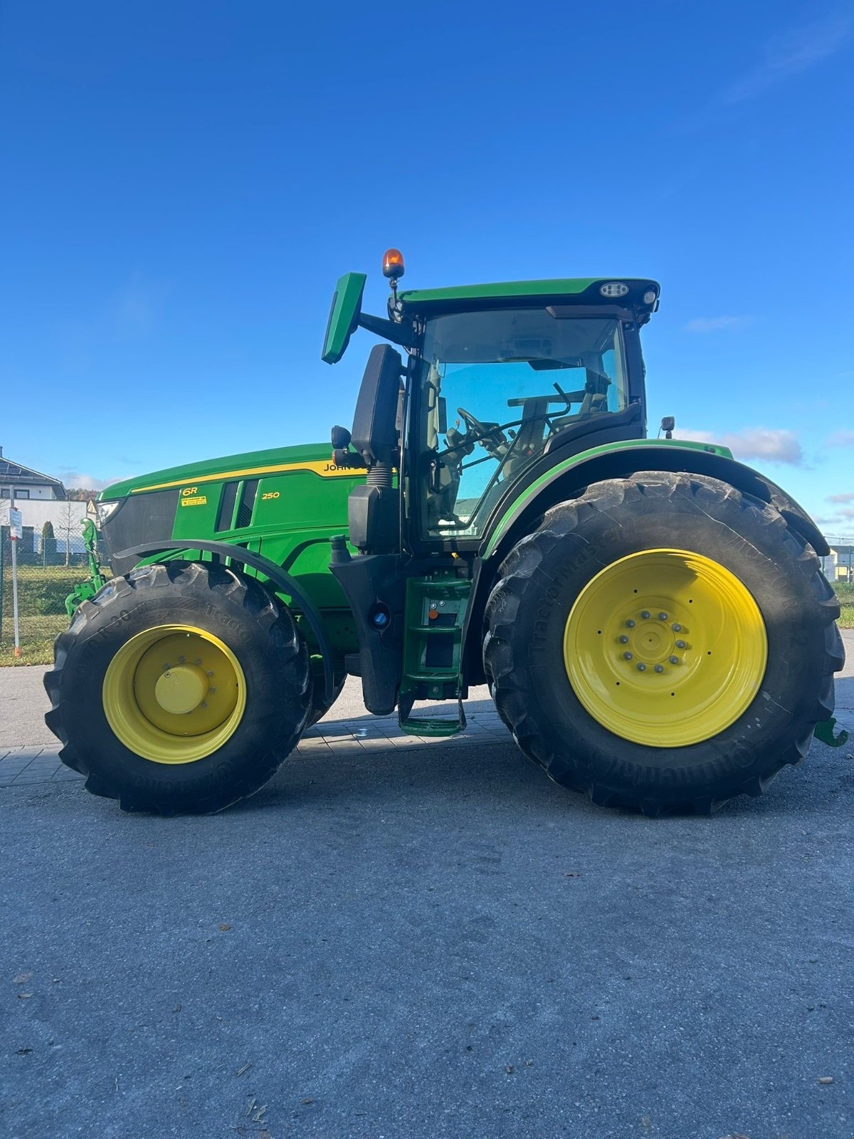 Traktor типа John Deere 6R250 mit FZ u Garantieverlängerung 6R, Gebrauchtmaschine в Seubersdorf (Фотография 1)