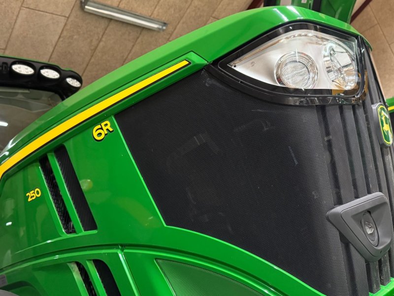 Traktor типа John Deere 6R250 PÅ VEJ HJEM!, Gebrauchtmaschine в Nørager (Фотография 1)