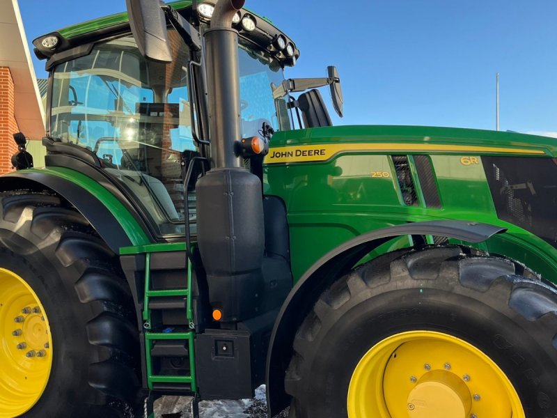 Traktor типа John Deere 6R250 Premium, Gebrauchtmaschine в Nørager (Фотография 1)