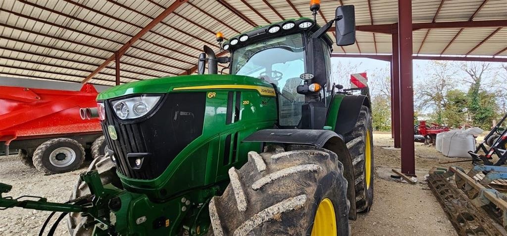 Traktor typu John Deere 6R250 StarFire. AutoTrack. Front lift. AutoPower. TLS., Gebrauchtmaschine v Kolding (Obrázek 1)