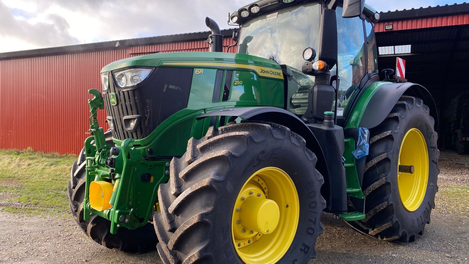Traktor des Typs John Deere 6R250, Gebrauchtmaschine in Bredsten (Bild 2)