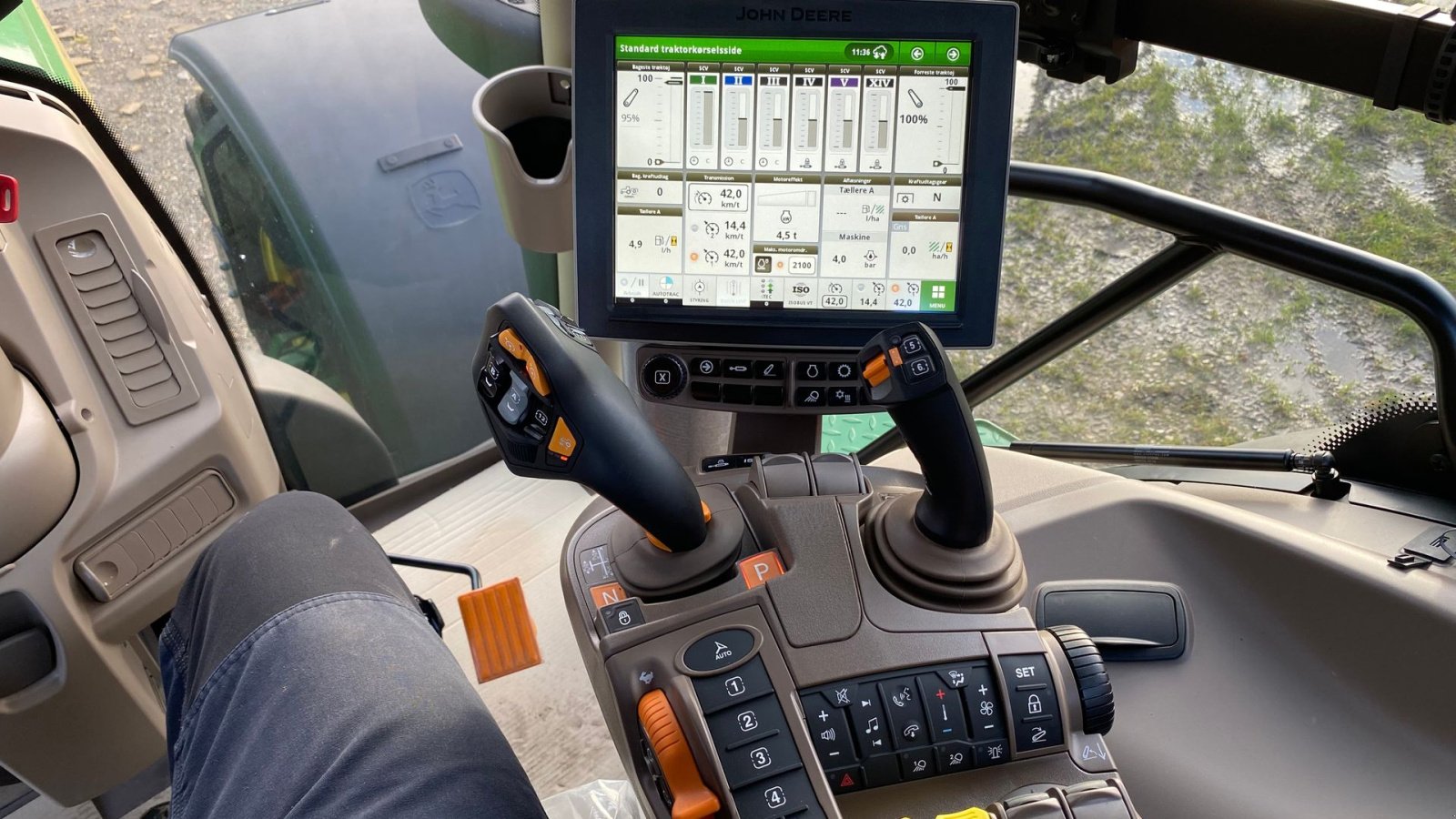 Traktor des Typs John Deere 6R250, Gebrauchtmaschine in Bredsten (Bild 5)