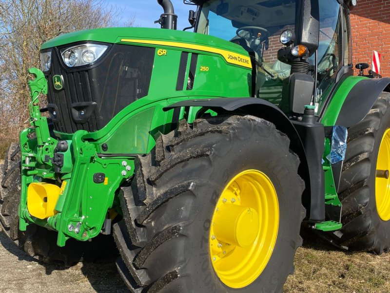 Traktor типа John Deere 6R250, Gebrauchtmaschine в Bredsten