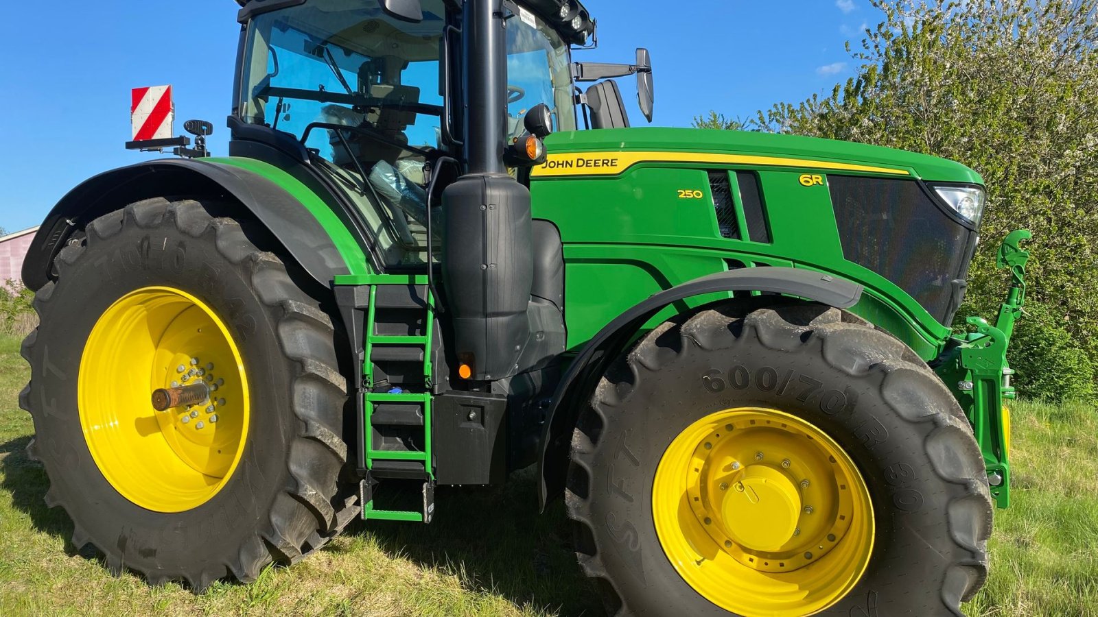 Traktor от тип John Deere 6R250, Gebrauchtmaschine в Bredsten (Снимка 1)