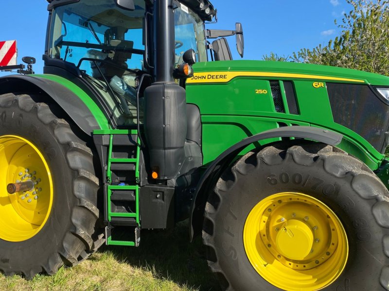 Traktor van het type John Deere 6R250, Gebrauchtmaschine in Bredsten (Foto 1)