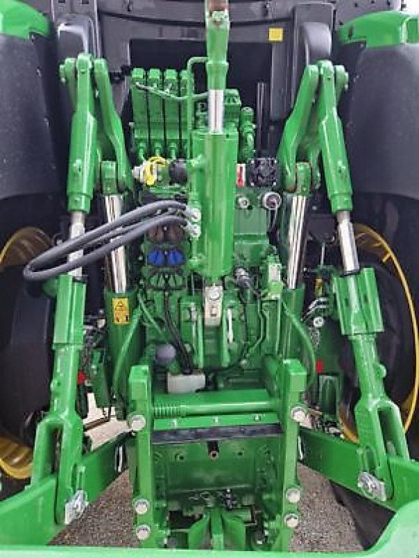 Traktor типа John Deere 6R250, Gebrauchtmaschine в Monferran-Savès (Фотография 9)