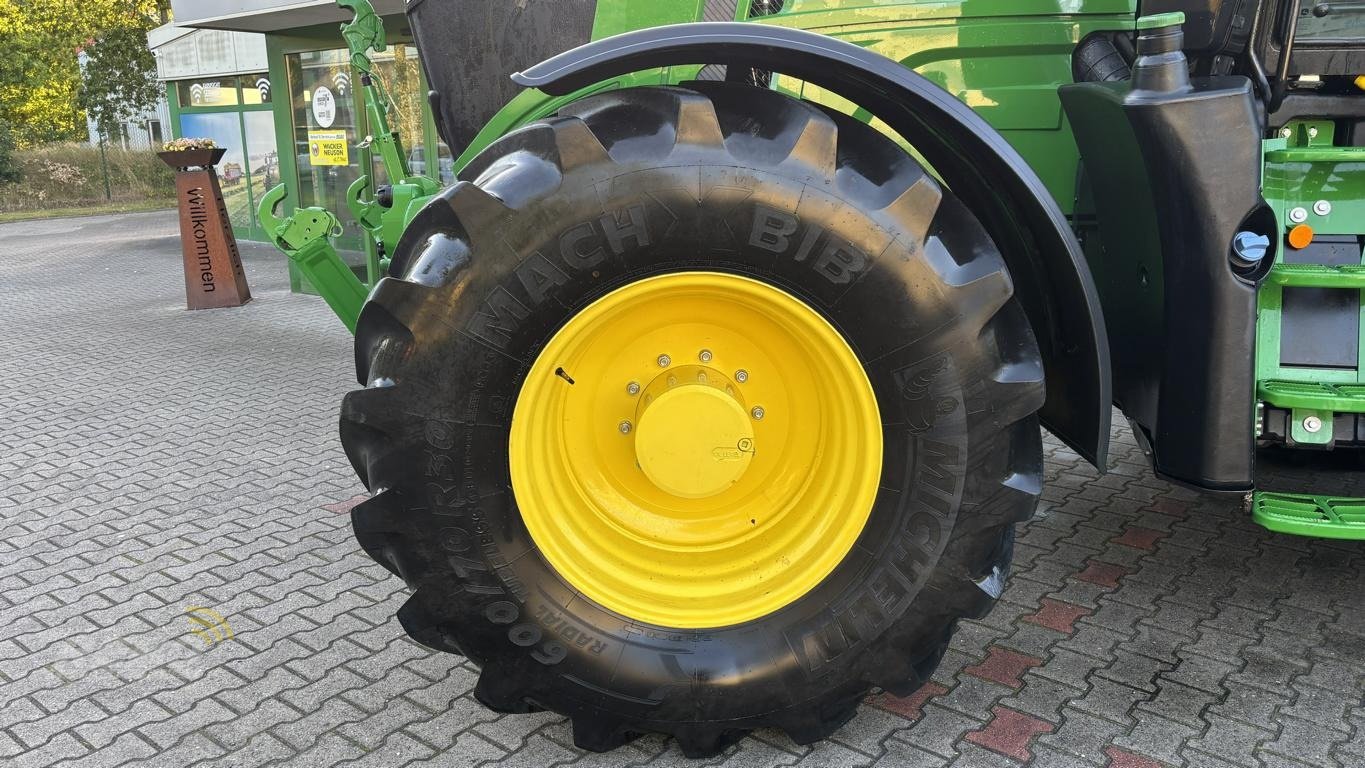 Traktor des Typs John Deere 6R250, Neumaschine in Aurich (Bild 8)