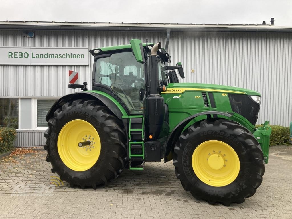 Traktor des Typs John Deere 6R250, Gebrauchtmaschine in Bordelum (Bild 2)