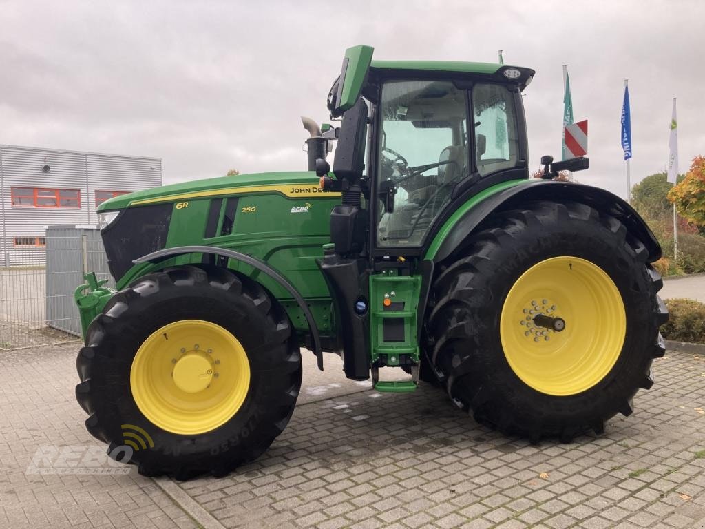 Traktor des Typs John Deere 6R250, Gebrauchtmaschine in Bordelum (Bild 4)