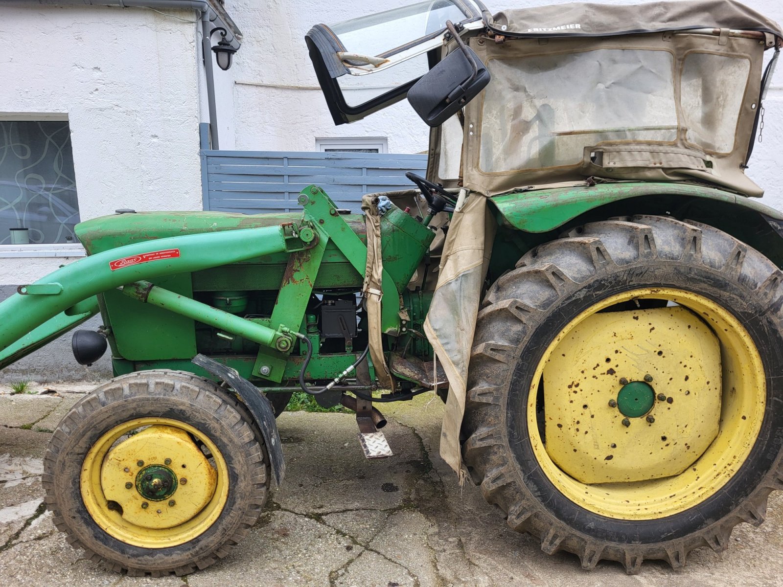 Traktor типа John Deere 700, Gebrauchtmaschine в Hunderdorf (Фотография 2)