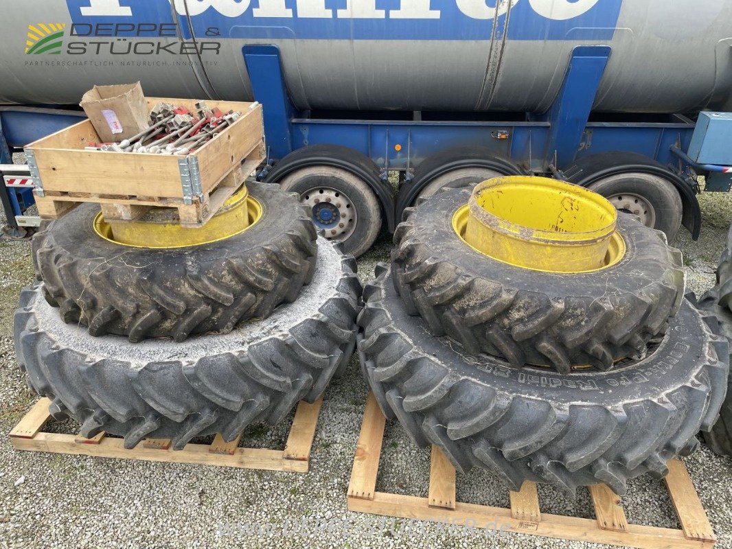 Traktor от тип John Deere 7215R mit Zwillingsrädern, Gebrauchtmaschine в Rietberg (Снимка 22)