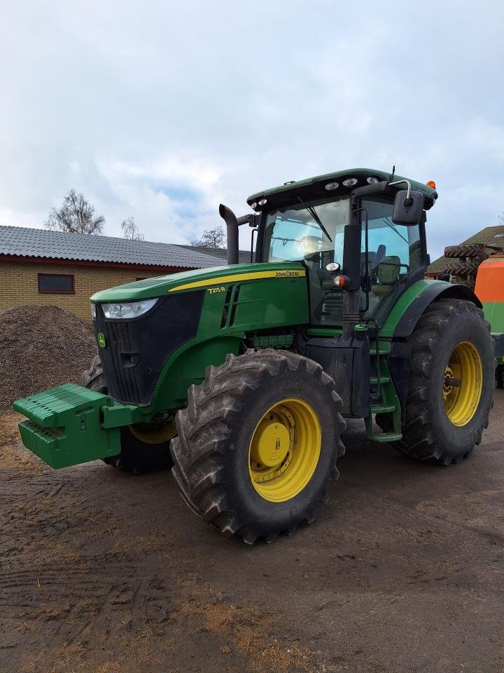 Traktor des Typs John Deere 7215R, Gebrauchtmaschine in Maribo (Bild 1)