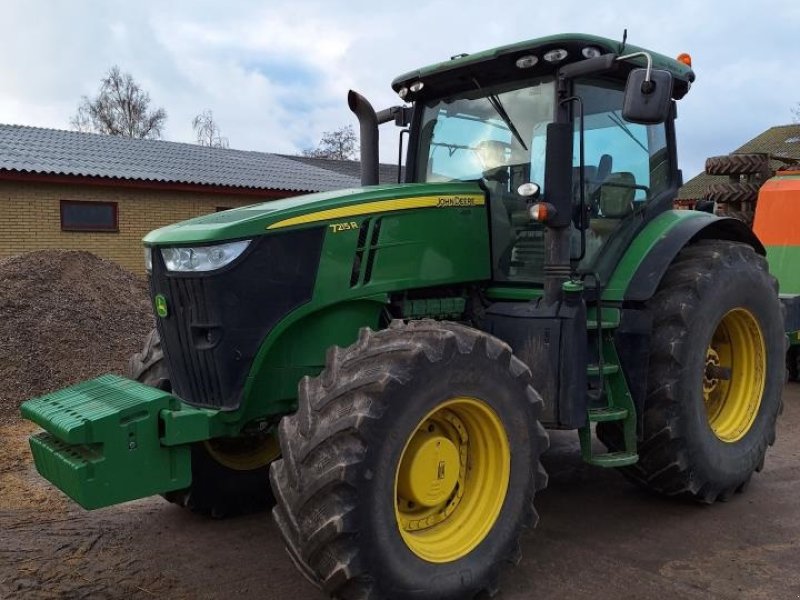 Traktor des Typs John Deere 7215R, Gebrauchtmaschine in Maribo (Bild 1)