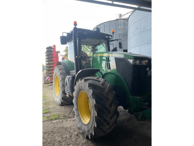 Traktor des Typs John Deere 7215R, Gebrauchtmaschine in SAINT GENEST D'AMBIERE (Bild 2)