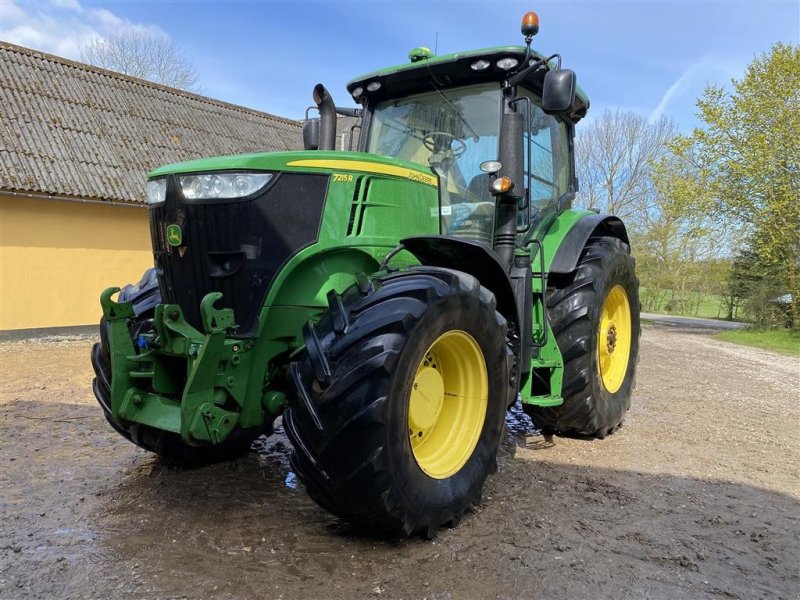 Traktor des Typs John Deere 7215R, Gebrauchtmaschine in Bredsten (Bild 1)