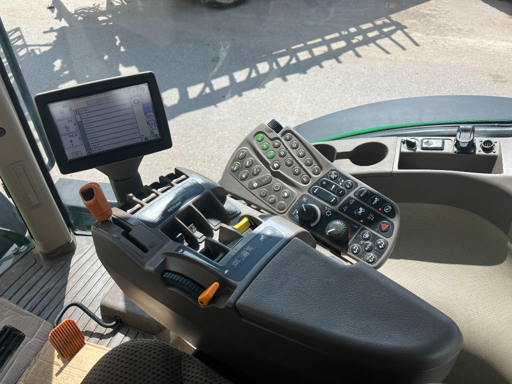 Traktor tipa John Deere 7215R, Gebrauchtmaschine u VIRECOURT (Slika 9)