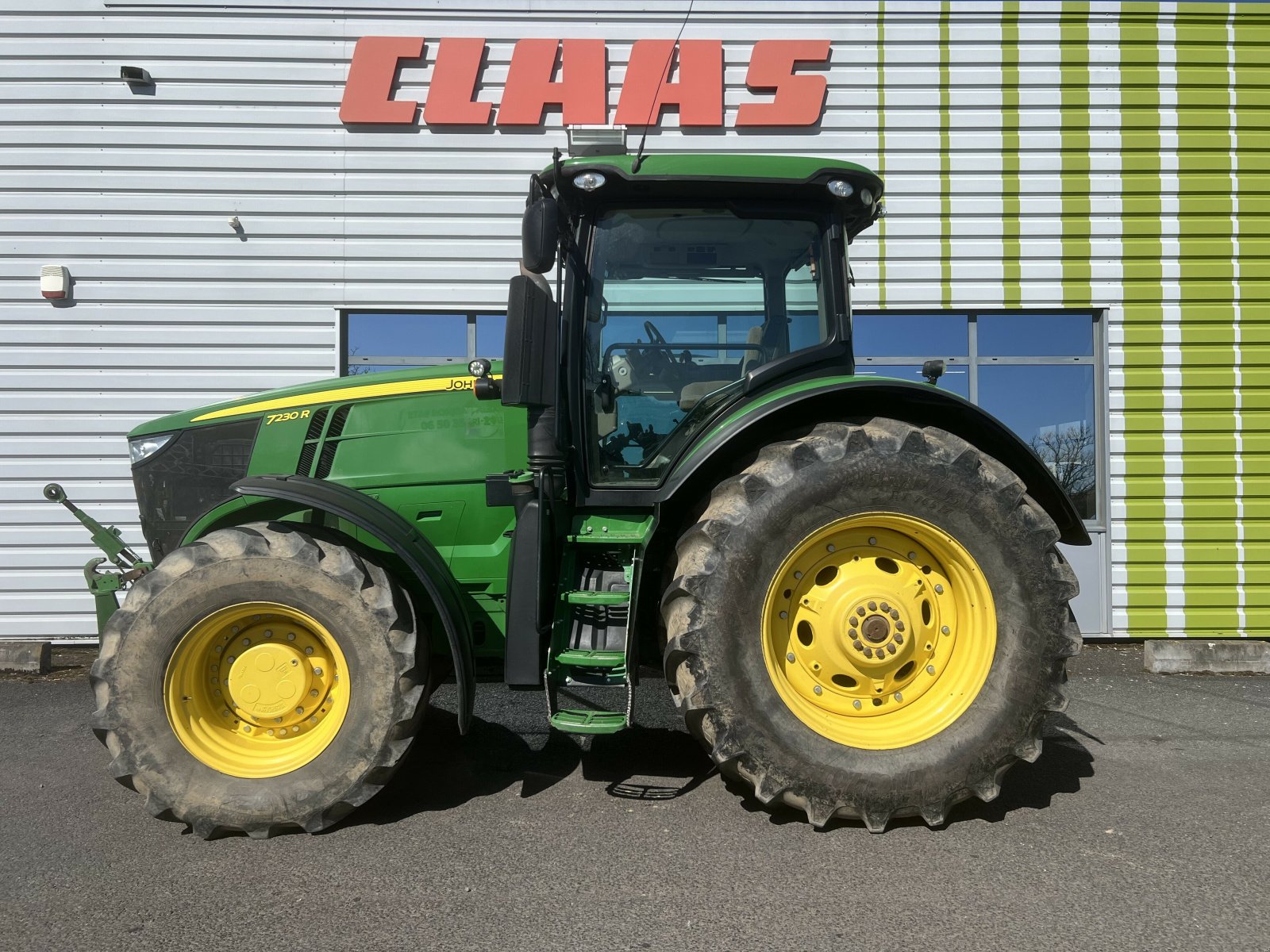 Traktor типа John Deere 7230 R 6.8 L, Gebrauchtmaschine в Gannat (Фотография 4)