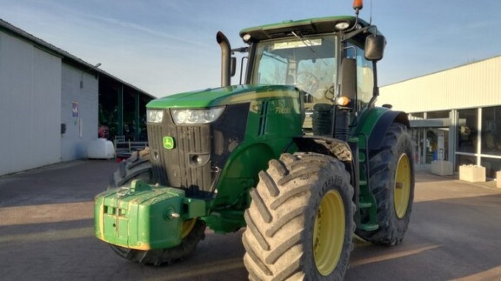 Traktor typu John Deere 7230 R, Gebrauchtmaschine v Feuges (Obrázek 1)