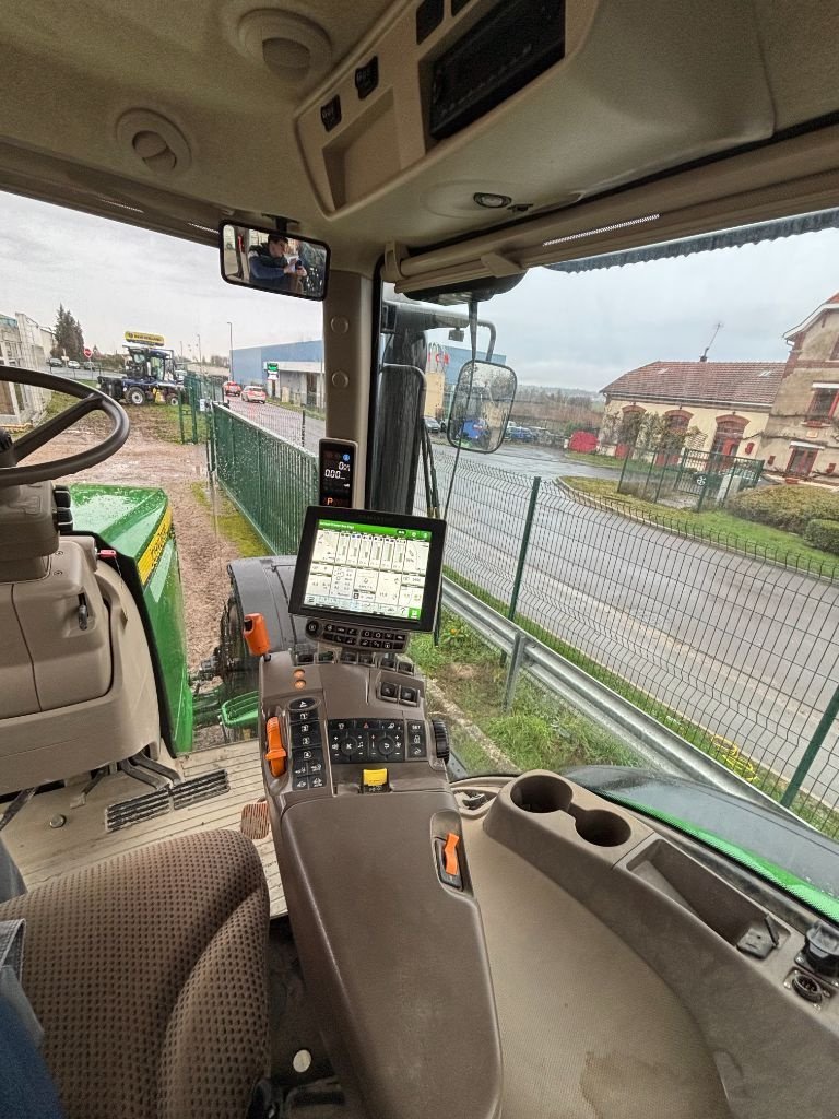 Traktor of the type John Deere 7230R 6.8L, Gebrauchtmaschine in VERT TOULON (Picture 6)