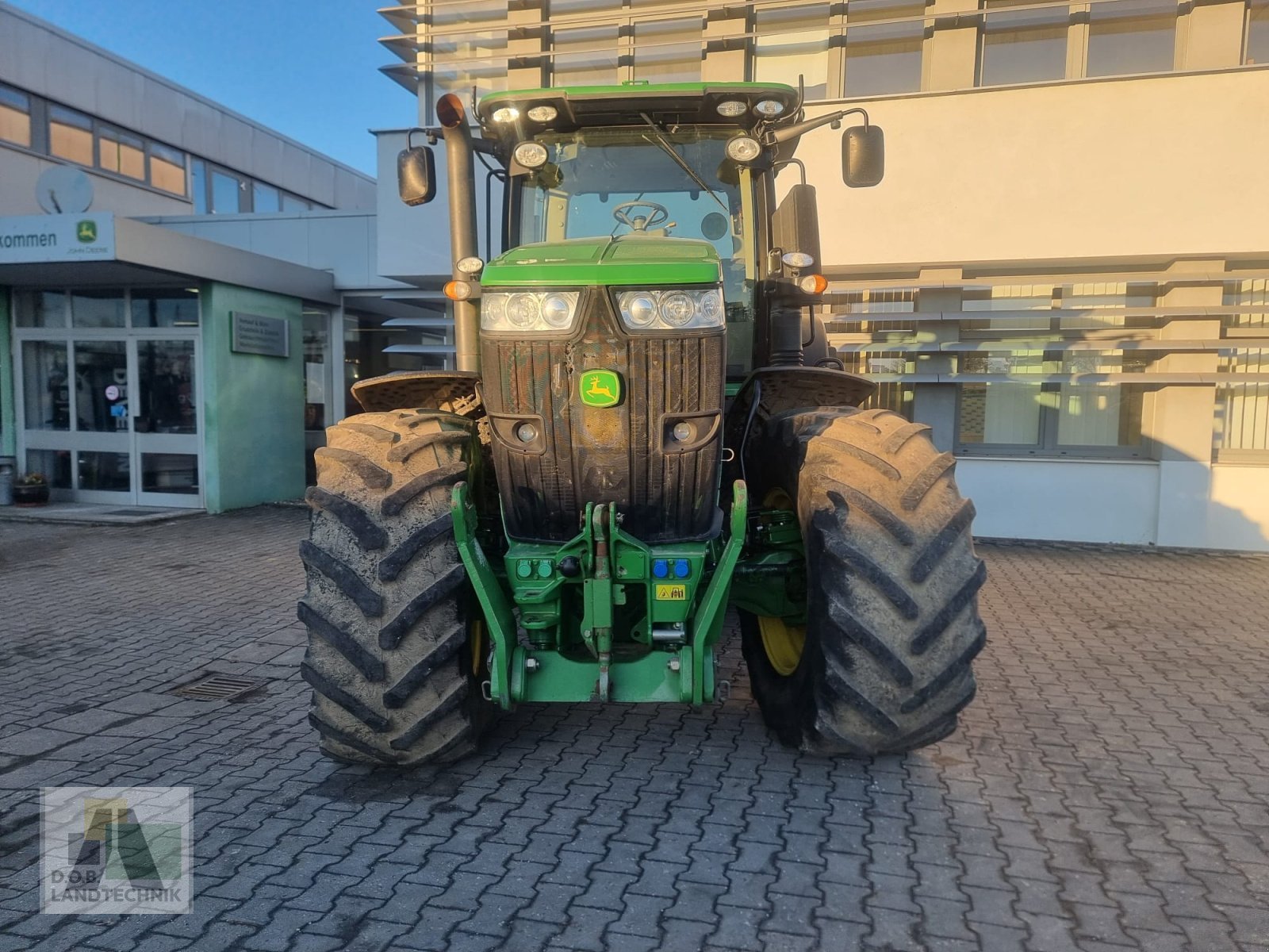 Traktor des Typs John Deere 7230R CQ mit 9L Motor, Gebrauchtmaschine in Regensburg (Bild 2)