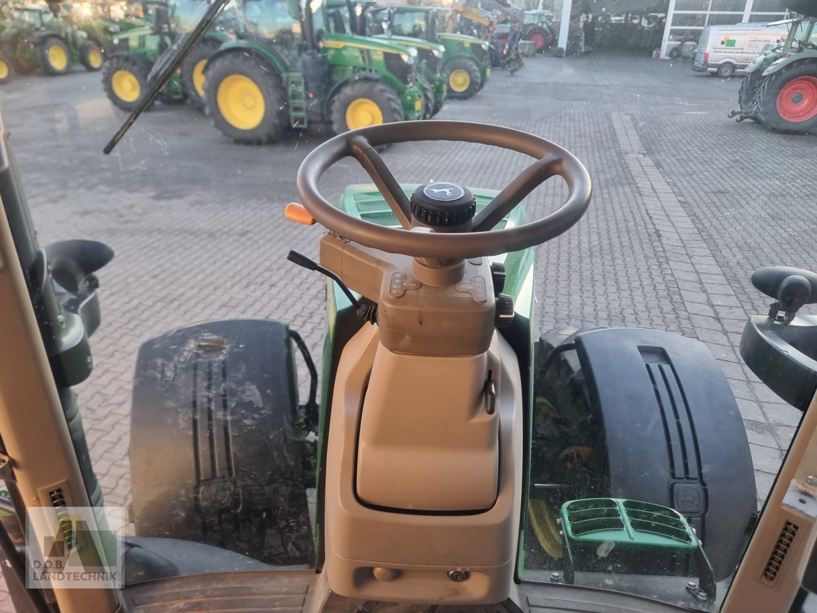 Traktor des Typs John Deere 7230R CQ mit 9L Motor, Gebrauchtmaschine in Regensburg (Bild 17)