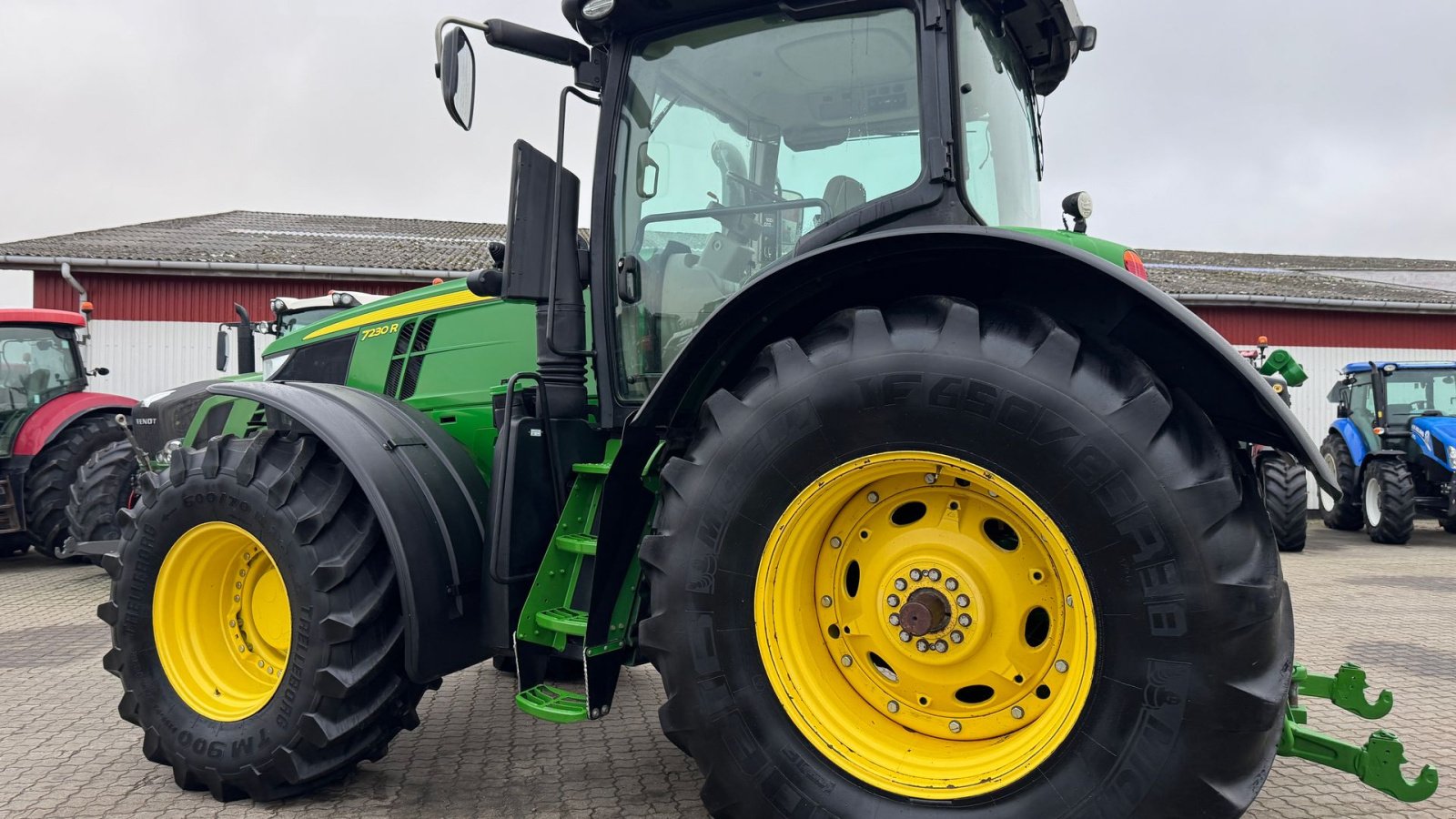 Traktor Türe ait John Deere 7230R KUN 4800 TIMER OG FRONT PTO!, Gebrauchtmaschine içinde Nørager (resim 5)