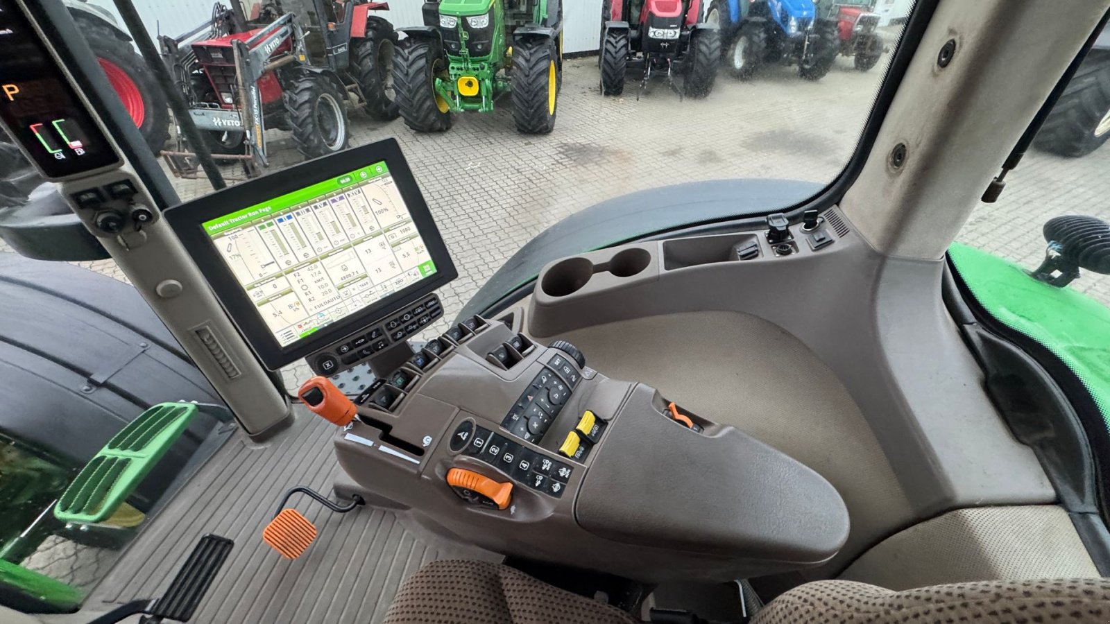 Traktor Türe ait John Deere 7230R KUN 4800 TIMER OG FRONT PTO!, Gebrauchtmaschine içinde Nørager (resim 19)