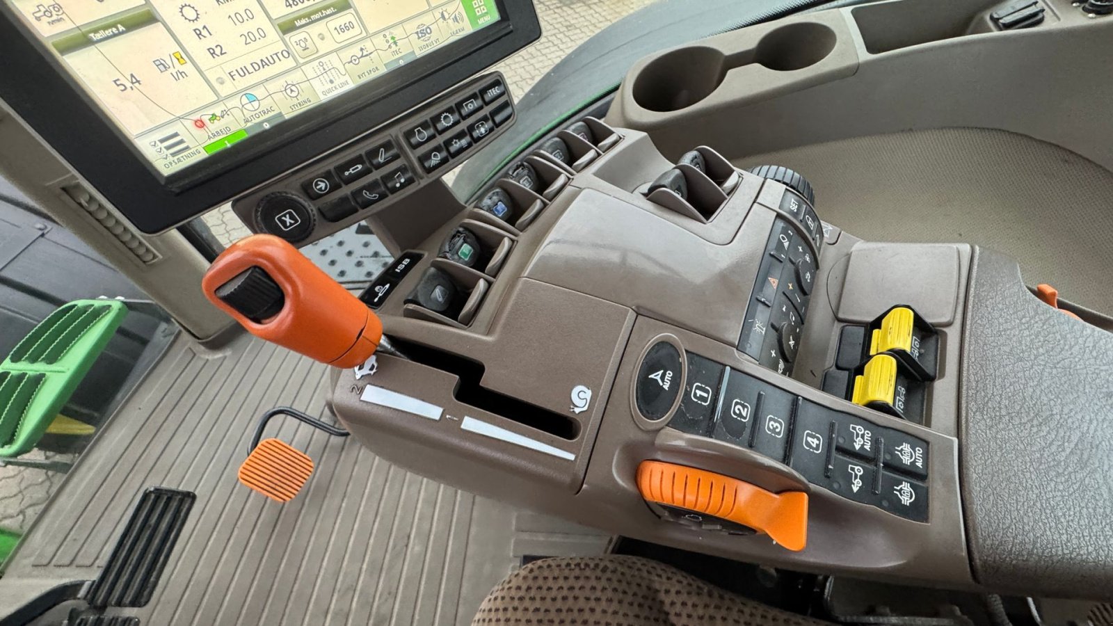 Traktor Türe ait John Deere 7230R KUN 4800 TIMER OG FRONT PTO!, Gebrauchtmaschine içinde Nørager (resim 20)