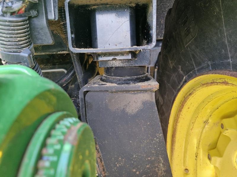 Traktor типа John Deere 7230R, Gebrauchtmaschine в BRAY en Val (Фотография 10)