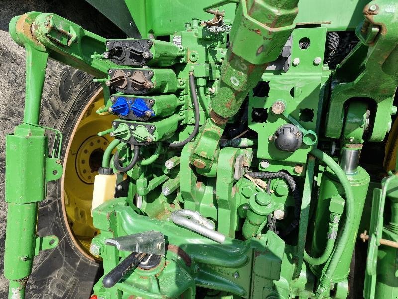 Traktor типа John Deere 7230R, Gebrauchtmaschine в BRAY en Val (Фотография 11)