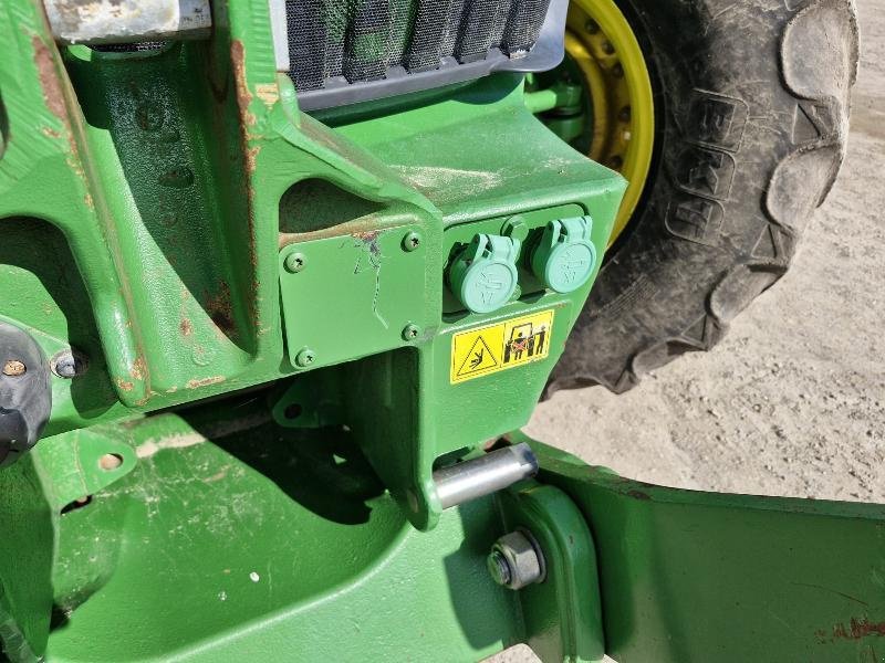 Traktor типа John Deere 7230R, Gebrauchtmaschine в BRAY en Val (Фотография 9)