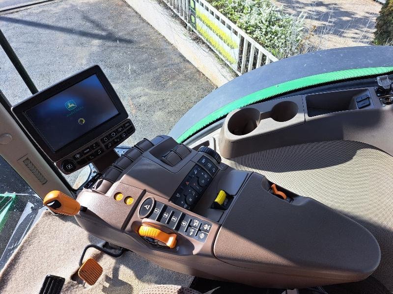 Traktor of the type John Deere 7230R, Gebrauchtmaschine in SAINT GENEST D'AMBIERE (Picture 6)
