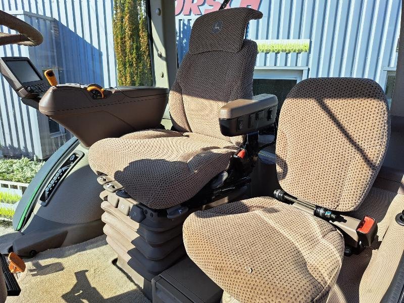 Traktor of the type John Deere 7230R, Gebrauchtmaschine in SAINT GENEST D'AMBIERE (Picture 7)