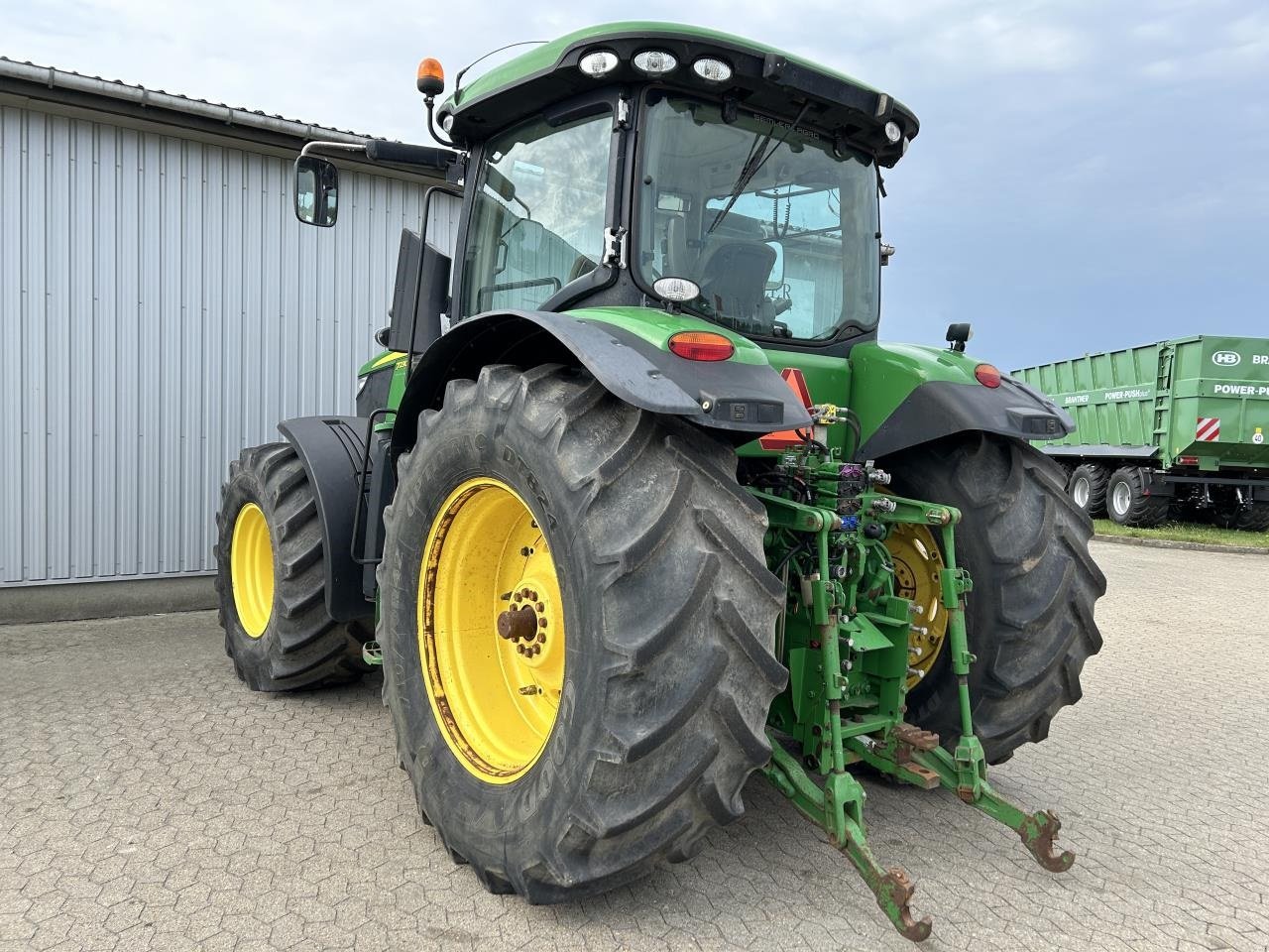Traktor от тип John Deere 7230R, Gebrauchtmaschine в Bramming (Снимка 12)