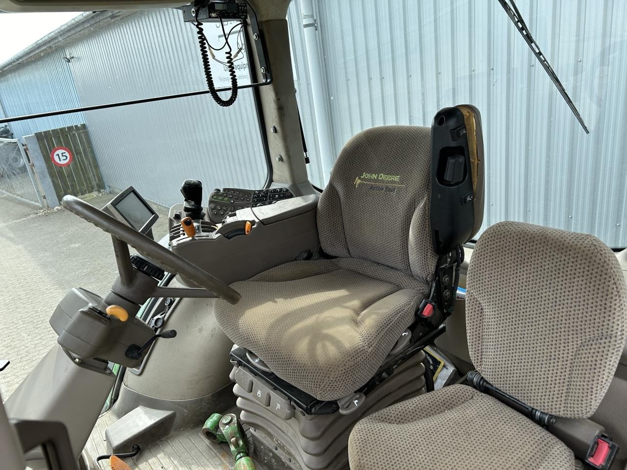 Traktor от тип John Deere 7230R, Gebrauchtmaschine в Bramming (Снимка 15)