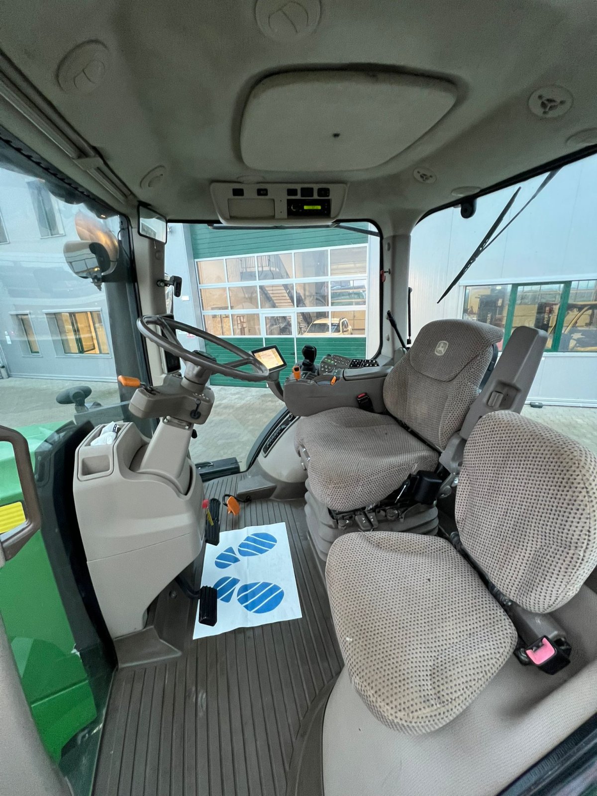 Traktor типа John Deere 7230R, Gebrauchtmaschine в Orţişoara (Фотография 9)