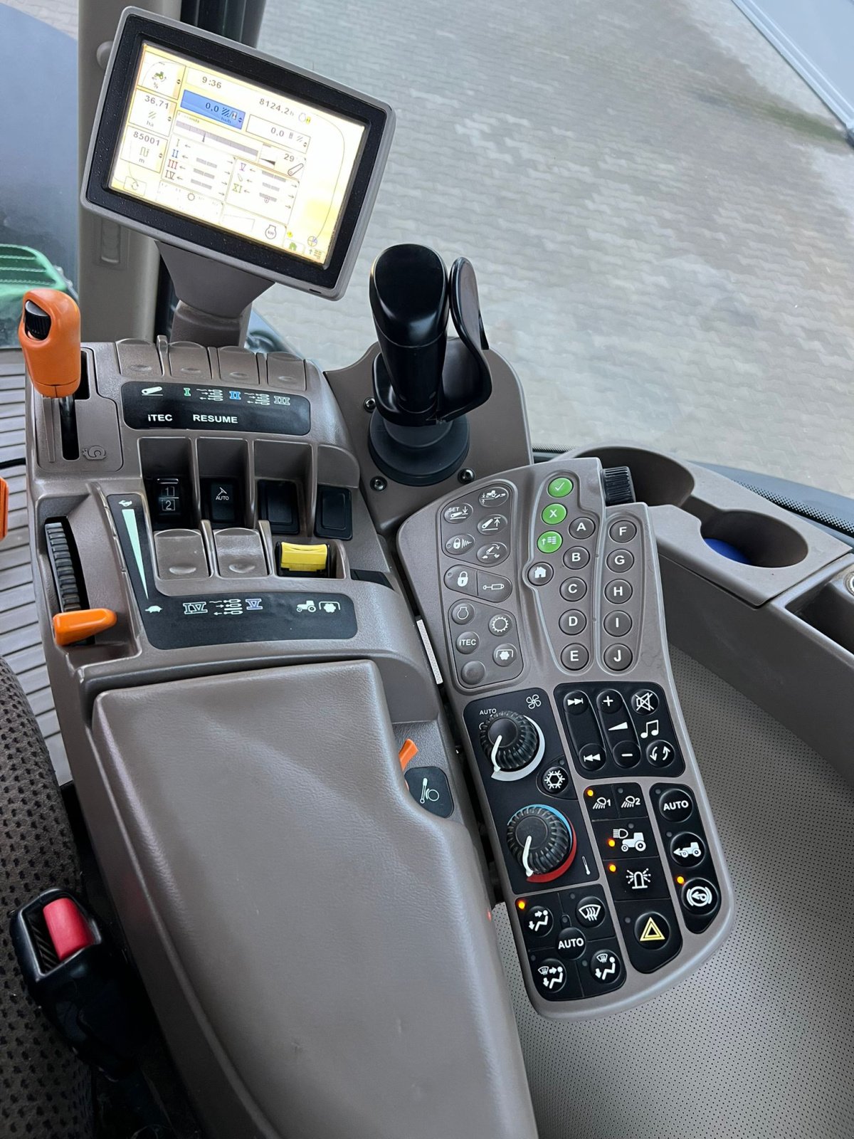 Traktor типа John Deere 7230R, Gebrauchtmaschine в Orţişoara (Фотография 10)