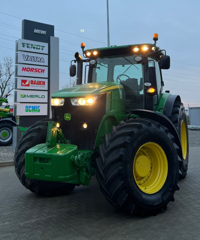 Traktor типа John Deere 7230R, Gebrauchtmaschine в Orţişoara (Фотография 2)