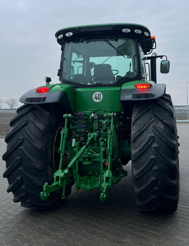 Traktor типа John Deere 7230R, Gebrauchtmaschine в Orţişoara (Фотография 7)