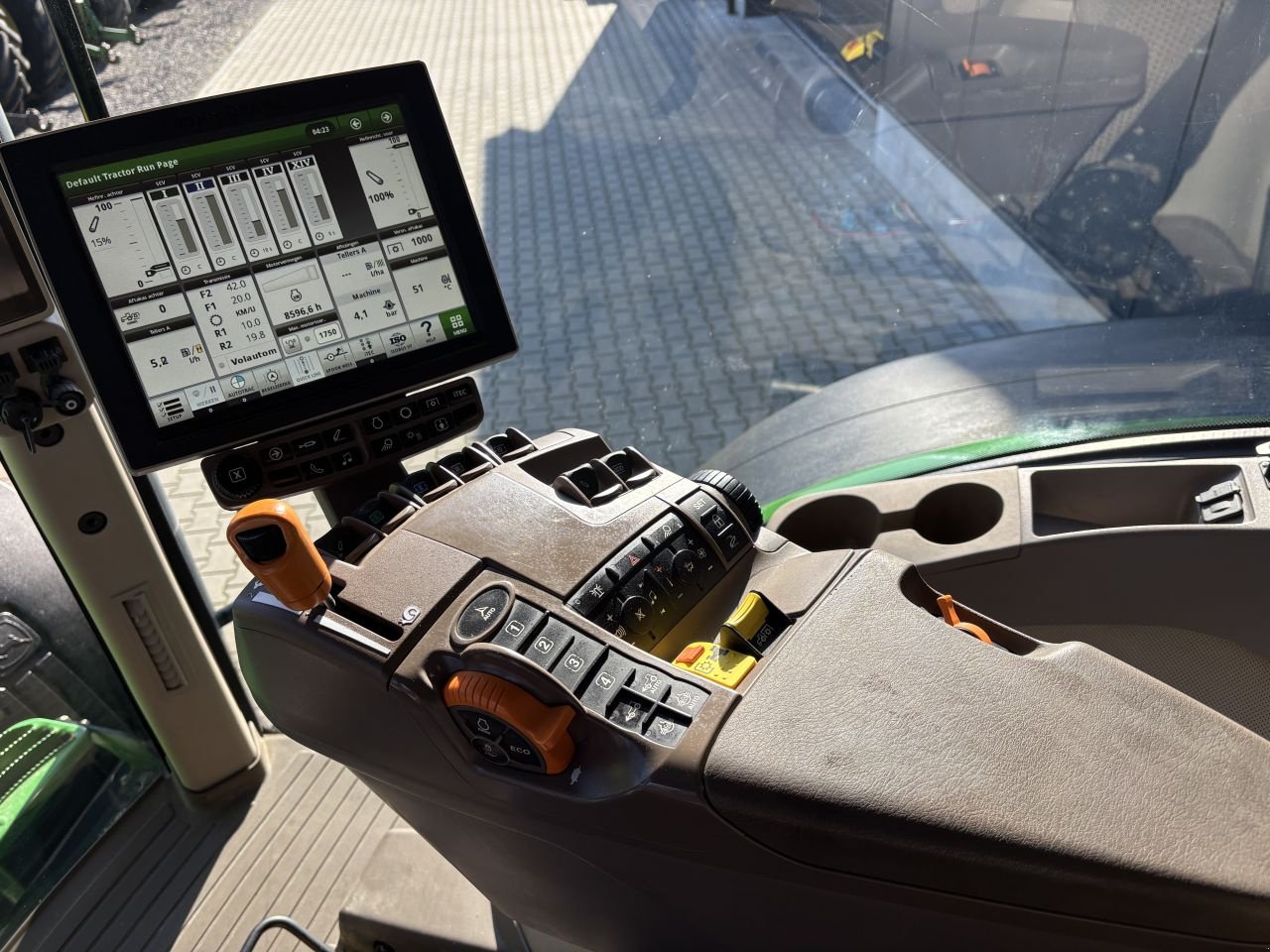 Traktor типа John Deere 7230R, Gebrauchtmaschine в Daarle (Фотография 11)